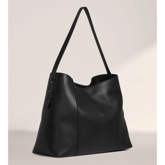 Aritzia Handbags - Aritzia Auxiliary Vio Tote